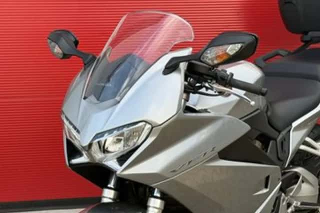 Honda VFR800 (2018) thumbnail 6