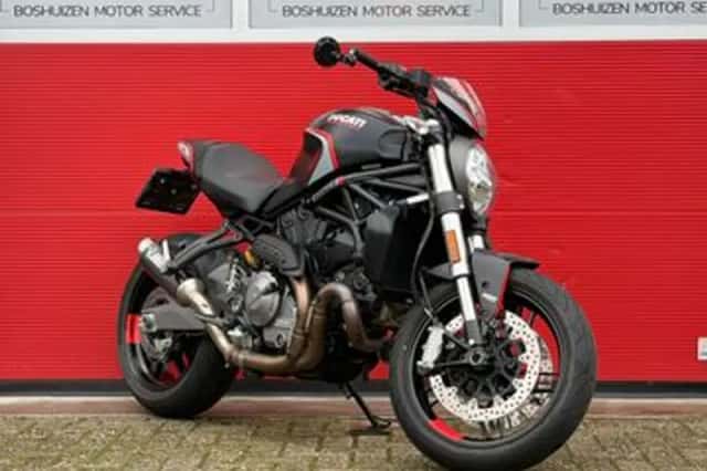 Ducati Monster 821 Stealth (2019) thumbnail 2