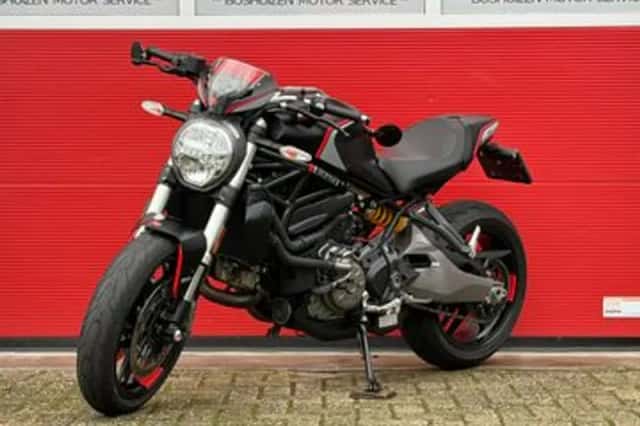 Ducati Monster 821 Stealth (2019) thumbnail 3