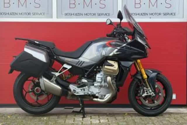 Moto Guzzi V100 Mandello S (2023) thumbnail 1