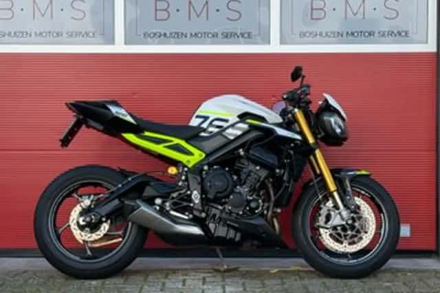 Triumph Street Triple (2023) thumbnail 1