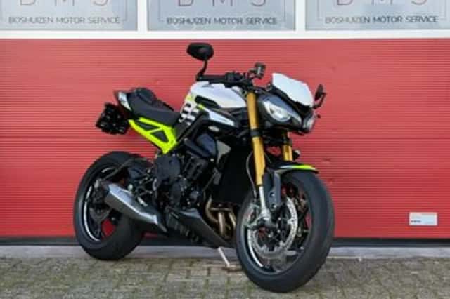 Triumph Street Triple (2023) thumbnail 2
