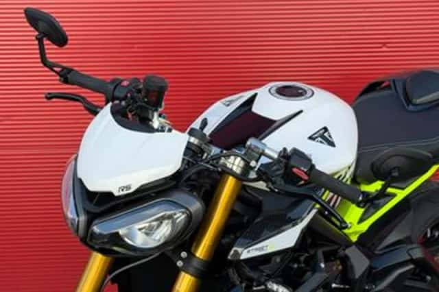 Triumph Street Triple (2023) thumbnail 6