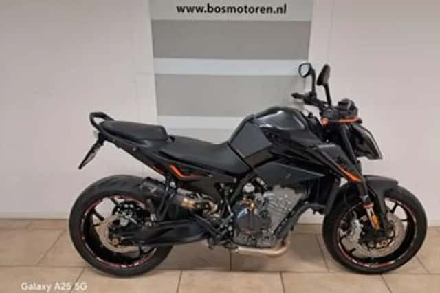 KTM 890 Duke (2022) thumbnail 1