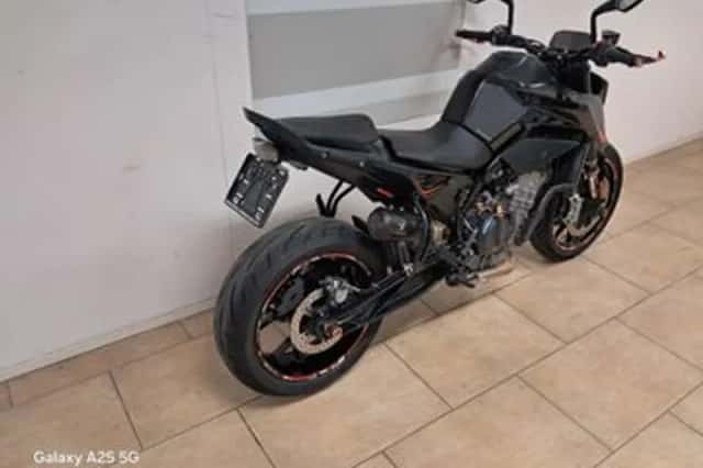 KTM 890 Duke (2022) thumbnail 2