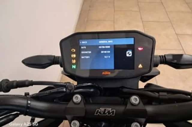 KTM 890 Duke (2022) thumbnail 6
