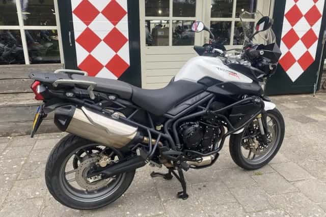 Triumph Tiger 800 (2012) thumbnail 1