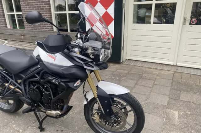 Triumph Tiger 800 (2012) thumbnail 3