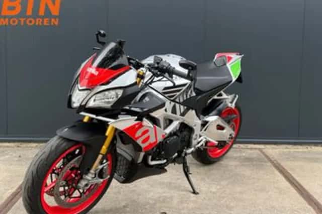 Aprilia Tuono V4 1100 FACTORY (2018) thumbnail 3