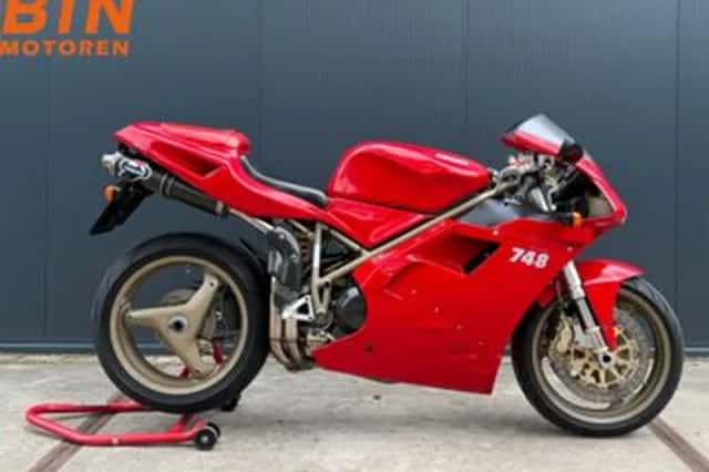 Ducati 748 Biposto (2000) thumbnail 1