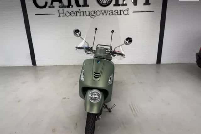 Piaggio GTV 300 (2018) thumbnail 1