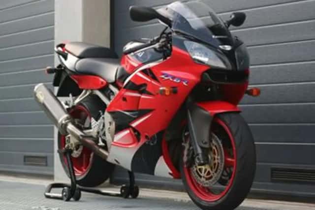 Kawasaki Ninja ZX-6R (2000) thumbnail 1
