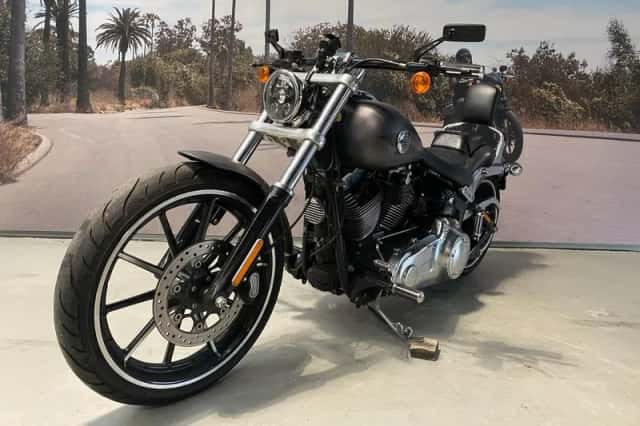 Harley-Davidson Breakout (2016) thumbnail 6
