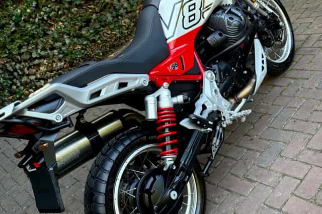 Moto Guzzi V85 TT (2025) thumbnail 1