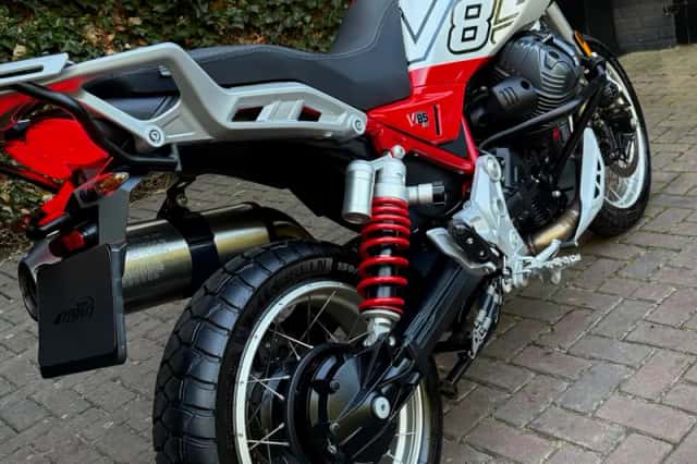 Moto Guzzi V85 TT (2025) thumbnail 3