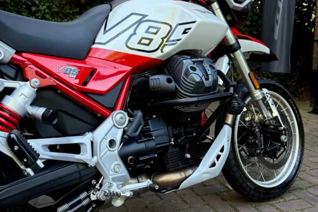 Moto Guzzi V85 TT (2025) thumbnail 6