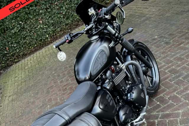 Triumph Street Twin 900 (2016) thumbnail 1