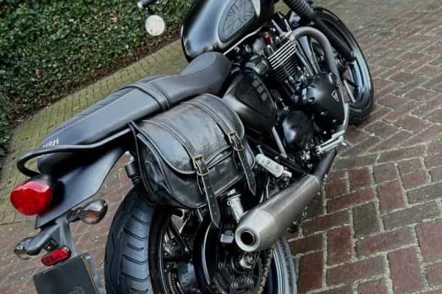 Triumph Street Twin 900 (2016) thumbnail 2