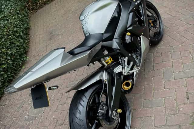 Yamaha YZF-R1 (2004) thumbnail 1