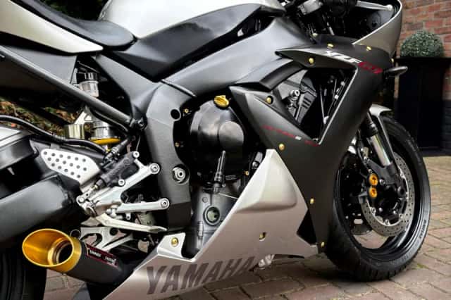 Yamaha YZF-R1 (2004) thumbnail 3