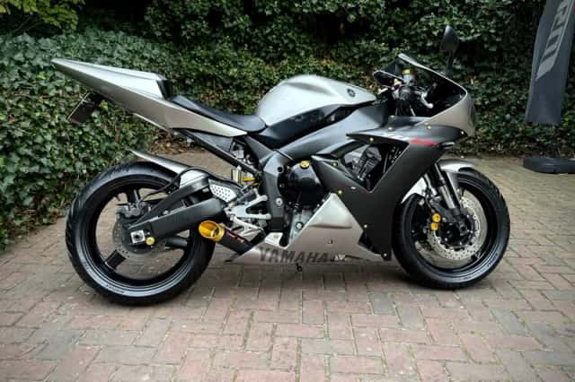Yamaha YZF-R1 (2004) thumbnail 4