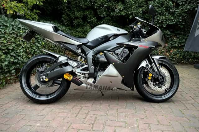 Yamaha YZF-R1 (2004) thumbnail 5