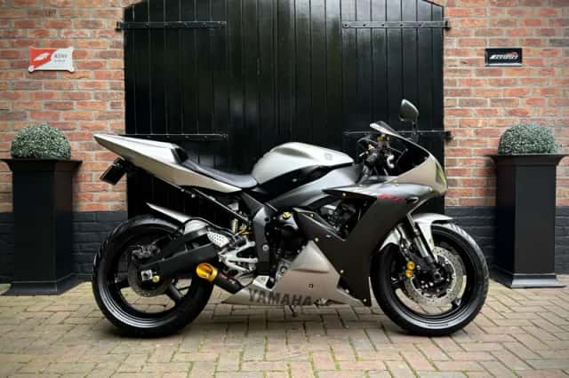 Yamaha YZF-R1 (2004) thumbnail 6