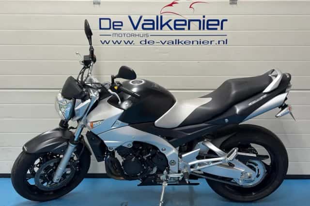Suzuki GSR600 (2006) thumbnail 2