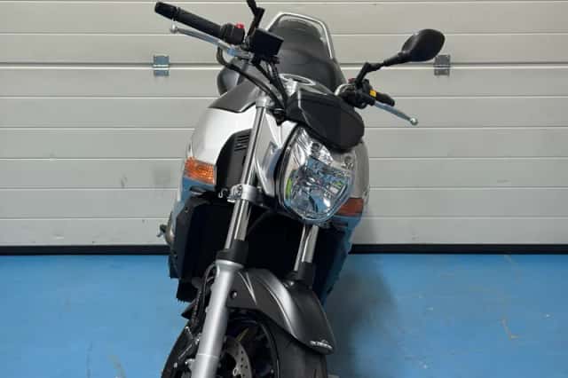 Suzuki GSR600 (2006) thumbnail 3