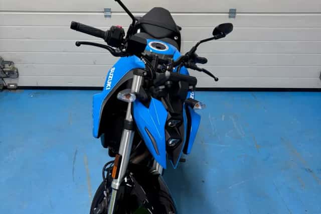 Suzuki GSX-8S (2025) thumbnail 3