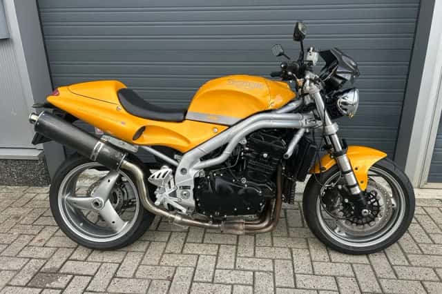 Triumph Speed Triple 955I (2000) thumbnail 1