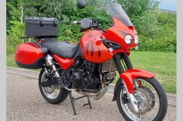 Triumph Tiger 955 (2004) thumbnail 1