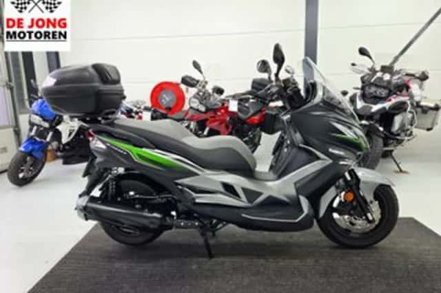 Kawasaki J300 Special Edition (2017) thumbnail 2