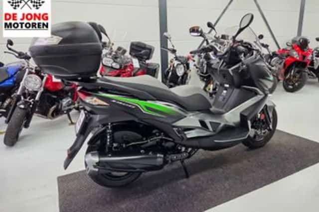 Kawasaki J300 Special Edition (2017) thumbnail 3