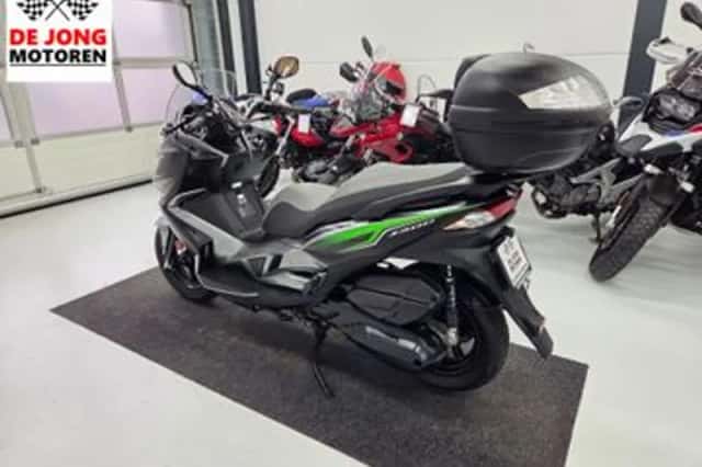 Kawasaki J300 Special Edition (2017) thumbnail 6