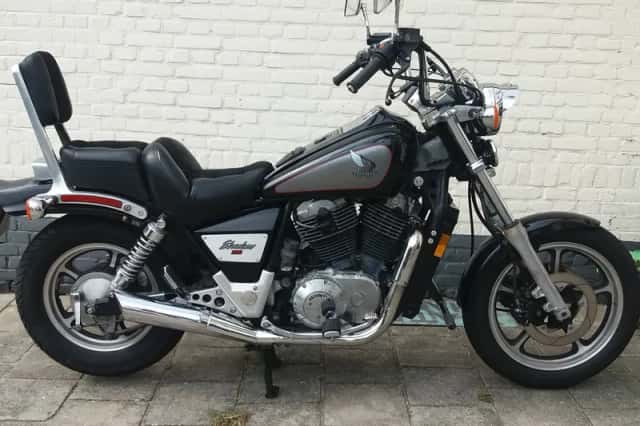 Honda VT 1100 C (1986) thumbnail 1