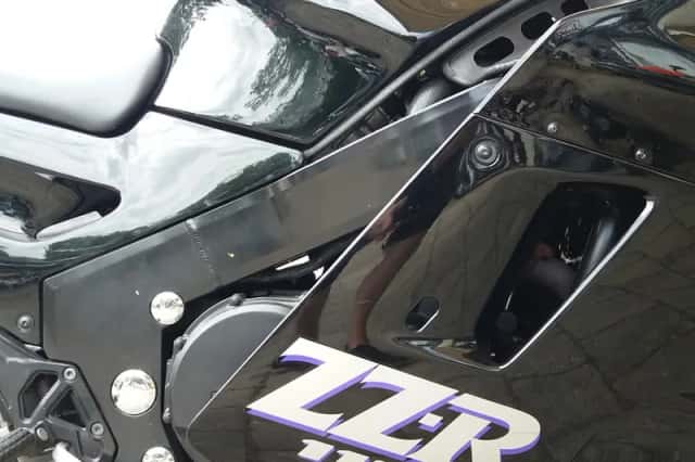 Kawasaki ZZR 1100 (1993) thumbnail 1