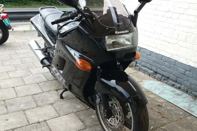 Kawasaki ZZR 1100 (1993) thumbnail 3