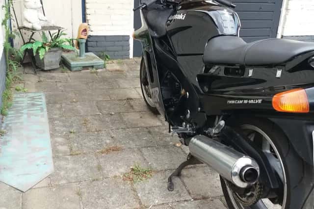 Kawasaki ZZR 1100 (1993) thumbnail 5