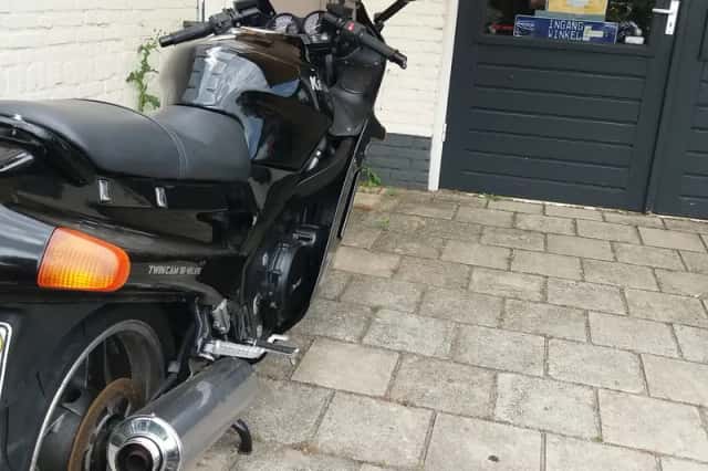 Kawasaki ZZR 1100 (1993) thumbnail 6
