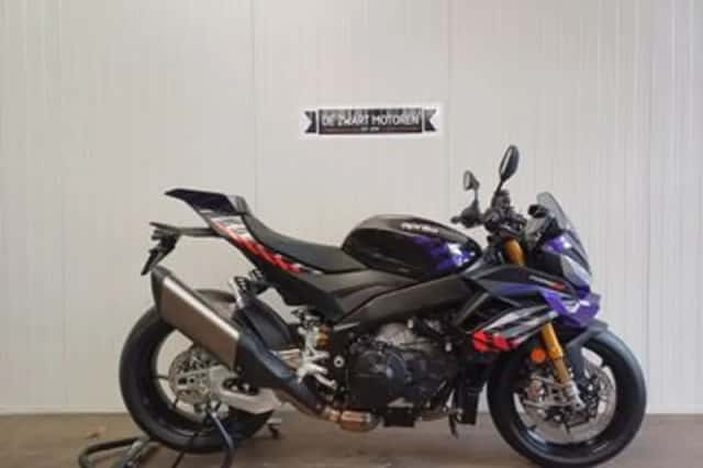 Aprilia Tuono V4 1100 Factory (2026) thumbnail 2