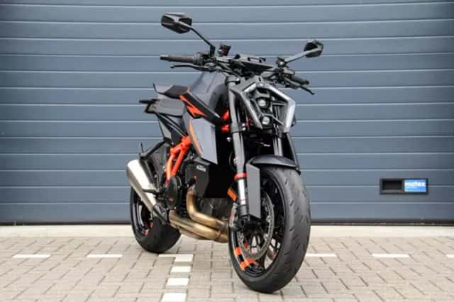 KTM 1390 Super Duke R (2024) thumbnail 1
