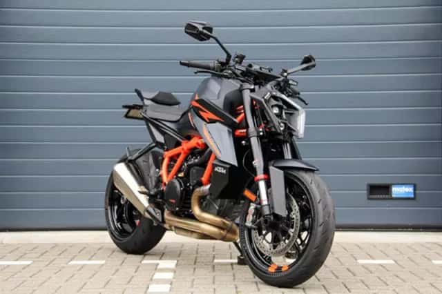 KTM 1390 Super Duke R (2024) thumbnail 2