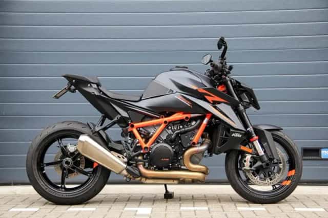 KTM 1390 Super Duke R (2024) thumbnail 3