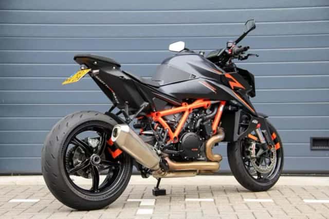 KTM 1390 Super Duke R (2024) thumbnail 4