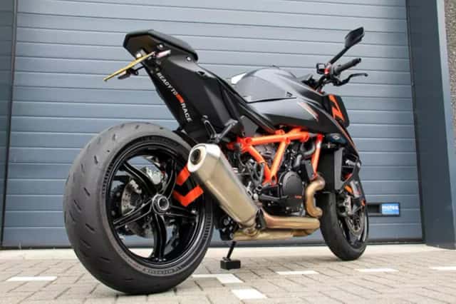 KTM 1390 Super Duke R (2024) thumbnail 5
