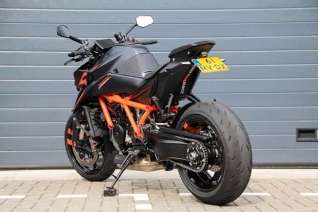 KTM 1390 Super Duke R (2024) thumbnail 6