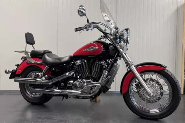 Honda VT 1100 (1995) thumbnail 1