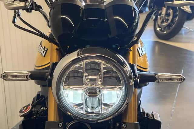Kawasaki Z900RS (2022) thumbnail 4