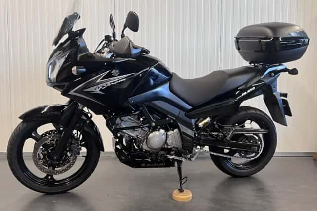 Suzuki V-Strom (2010) thumbnail 2